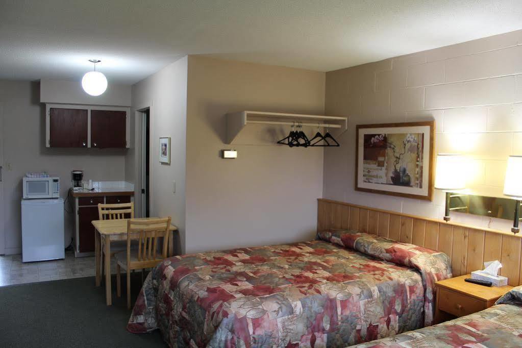 اوكلويلت Pacific Rim Motel المظهر الخارجي الصورة